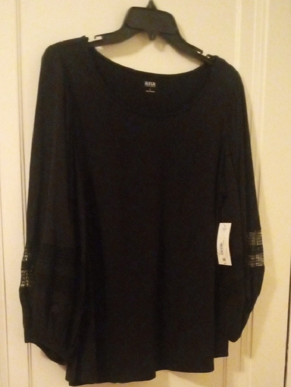 NWT women large black 3/4 sleeve mesh accent to sleeve
